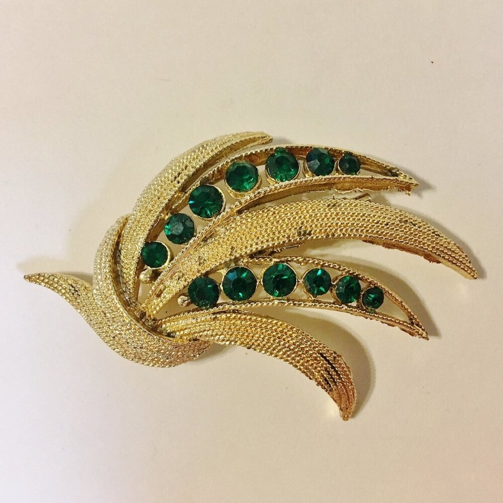 Bouquet Lapel Pin Brooch Green Crystal Rhinestones Textured Gold Tone Metal Cute - Picture 2 of 7